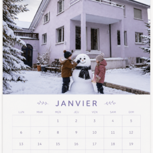 Calendrier annuel BabyDream Club illustrant des enfants participant à des activités créatives et éducatives adaptées aux différentes saisons de l’année.